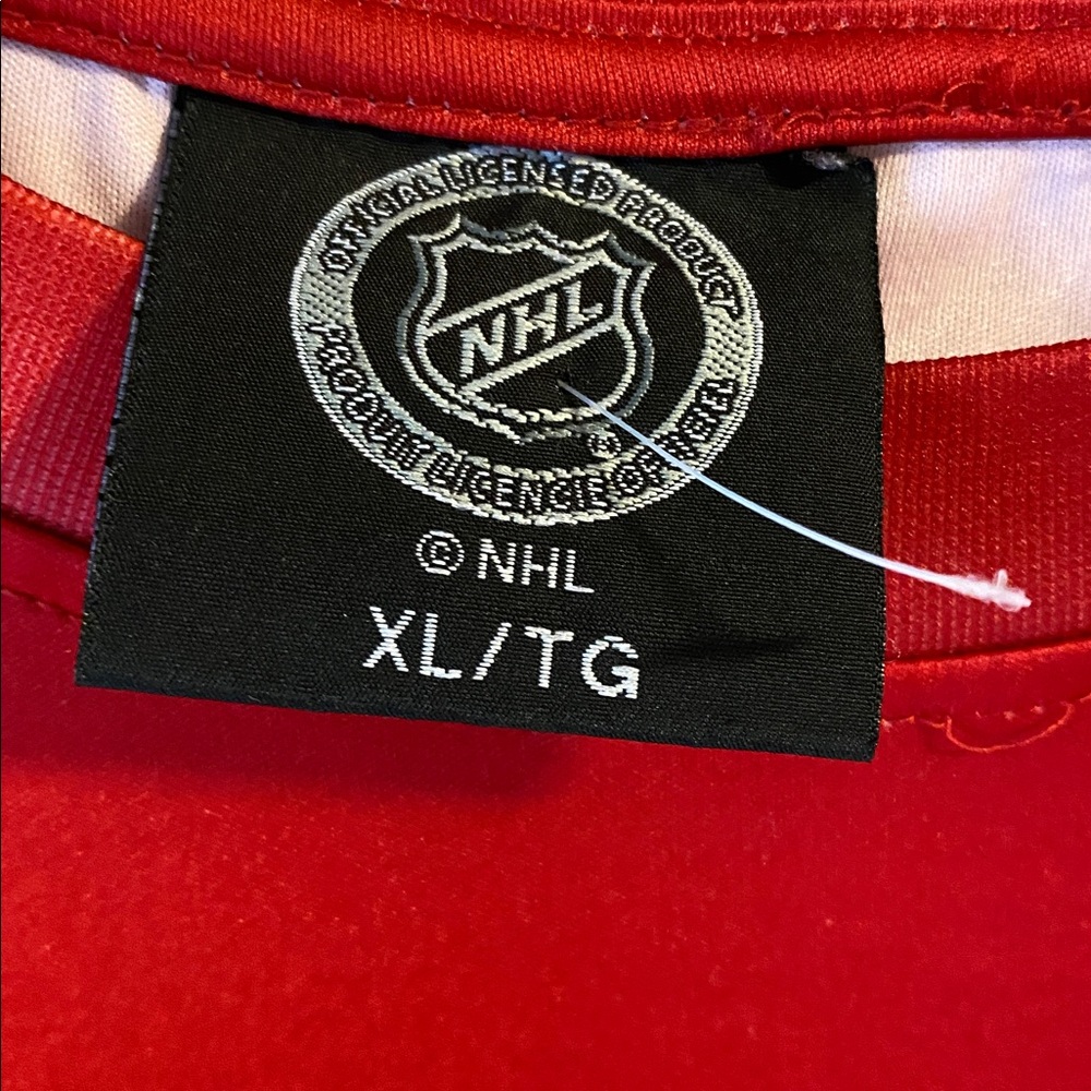 NHL Montreal Canadians 100 seasons Red Official Licensed T-Shirt size XL - Picture 3 of 5